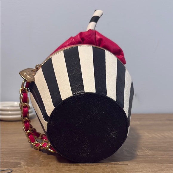 Betsey Johnson Brain Freeze Wristlet - Picture 6 of 8